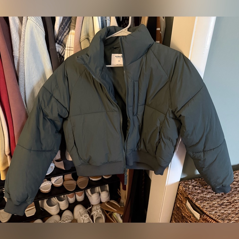 NWT Old navy active Dark Green cropped Puffer Jacket